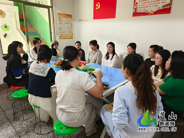 毛俊中心幼儿园赴金鹰卡通幼儿园开展首次帮扶调研.jpg
