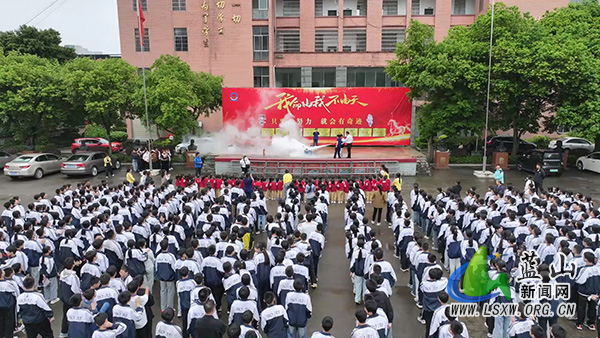 我县防灾减灾进校园 消防演练筑防线.jpg