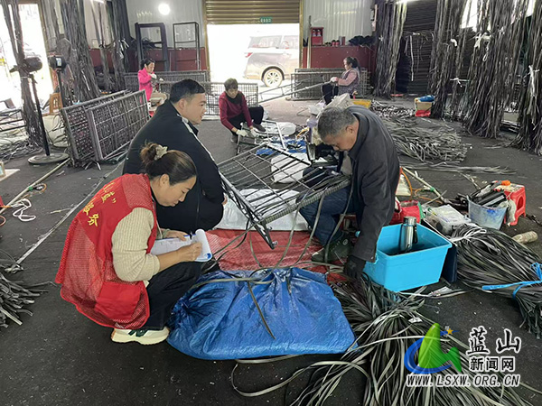 浆洞瑶族乡开展重点场所安全生产专项检查.jpg