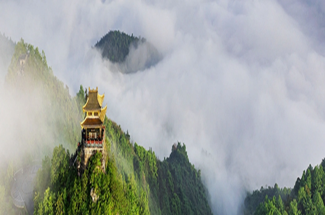 靖州飞山雨后漫步，步步生云似神仙