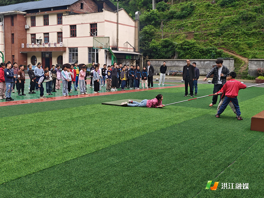 龙船塘瑶族乡中心小学.jpg