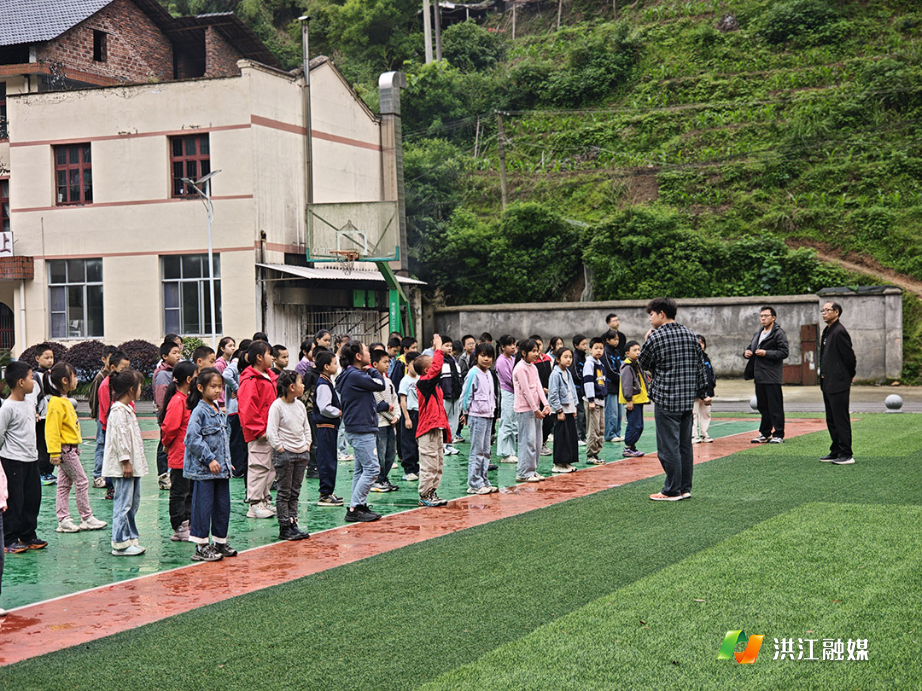 龙船塘瑶族乡中心小学1.jpg