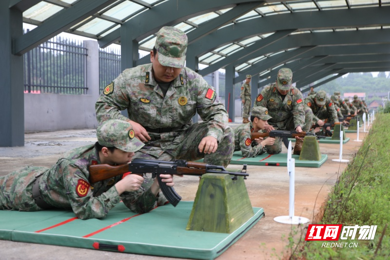 实弹射击_副本.jpg