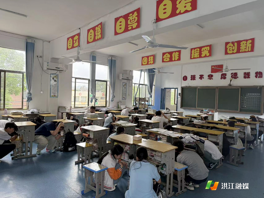 华韵实验学校1.jpg 华韵实验学校1.jpg