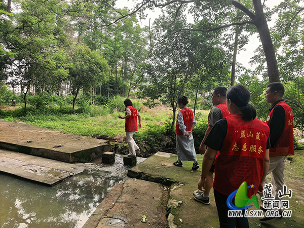 祠堂圩镇纪委下村督导重点水域安全巡查工作.jpg 祠堂圩镇纪委下村督导重点水域安全巡查工作.jpg