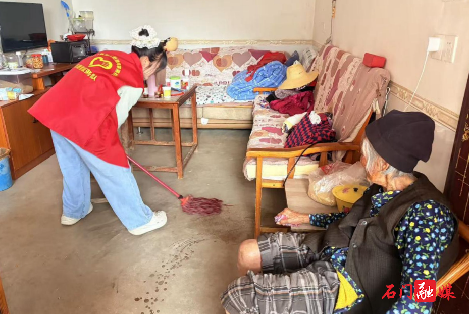 楚江街道闫家溶社区开展助残日志愿服务活动1.jpg