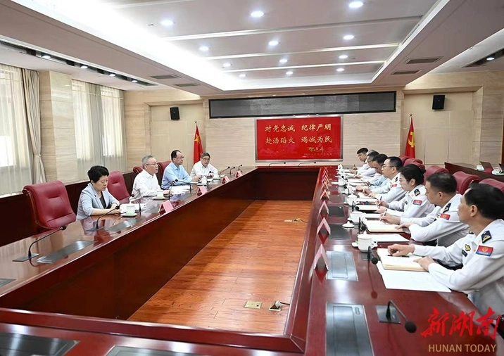 沈晓明毛伟明看望慰问浏阳烟花厂爆炸事故救援指战员代表