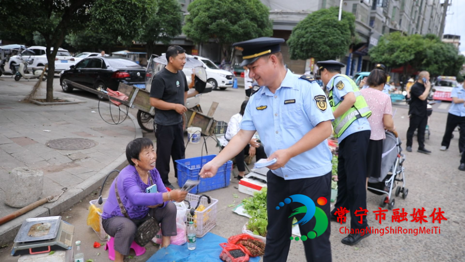 市交通运输局启动“路政宣传月”活动  筑牢公路“安全墙”(2).jpg