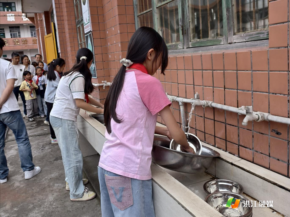 沙湾乡中心小学1.jpg