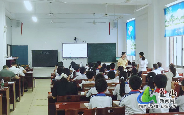 明德实验小学举行青年教师比武活动.jpg 明德实验小学举行青年教师比武活动.jpg