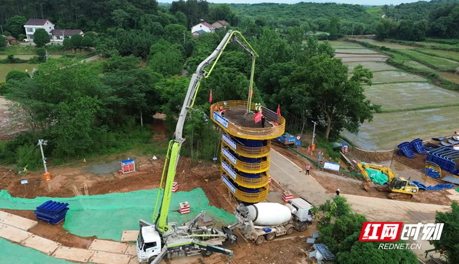 生产建设在一线丨宜常铁路全线首个墩身浇筑完成