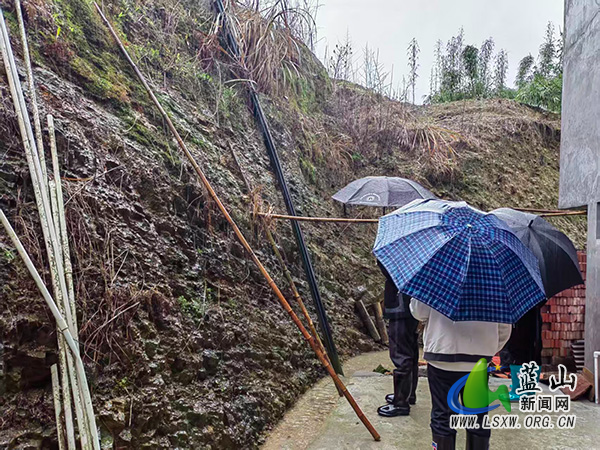 祠堂圩镇:筑牢房屋安全防线 守护群众安居家园.jpg 祠堂圩镇:筑牢房屋安全防线 守护群众安居家园.jpg