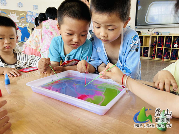 正市中心幼儿园开展“无处不在的水”混龄主题活动.jpg 正市中心幼儿园开展“无处不在的水”混龄主题活动.jpg