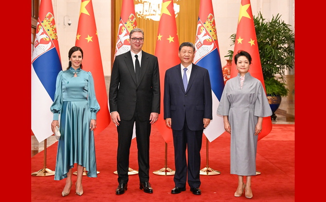 习近平同塞尔维亚总统武契奇举行会谈
