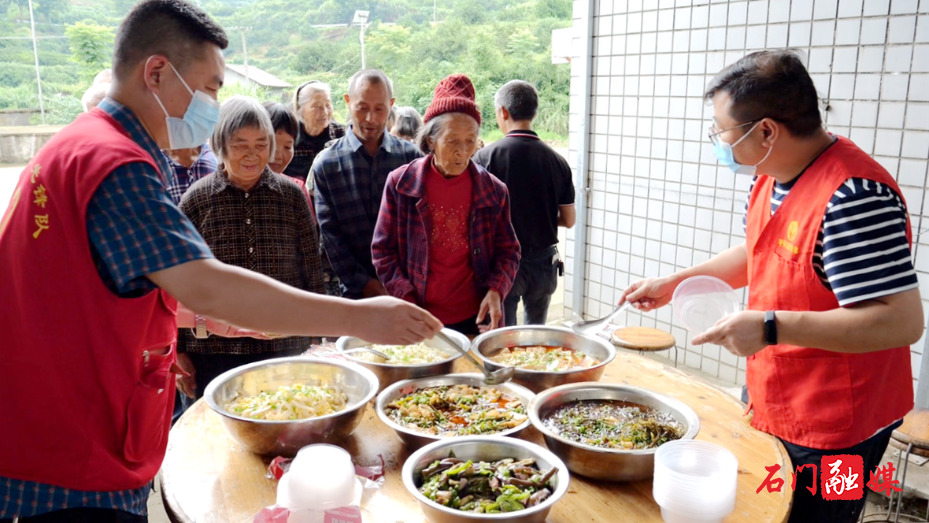 皂市镇：烟火伴乐声 干群同心筑牢暖心安置港湾1.png