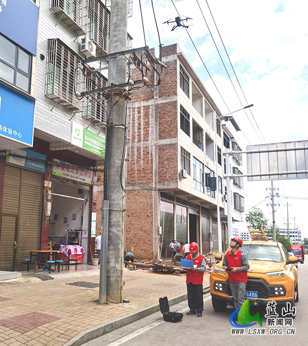 (图片新闻)国网蓝山县供电公司:开展电力“体检”为高考保驾护航4.jpg