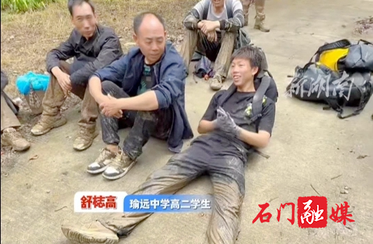 抗洪少年舒梽高重返校园 续写新时代少年篇章6.jpg 抗洪少年舒梽高重返校园 续写新时代少年篇章6.jpg