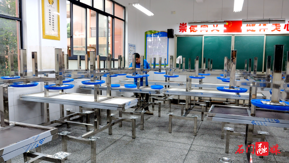 石门：吃好饭、睡好觉 一批“最需要的物资”驰援受灾校园2.png