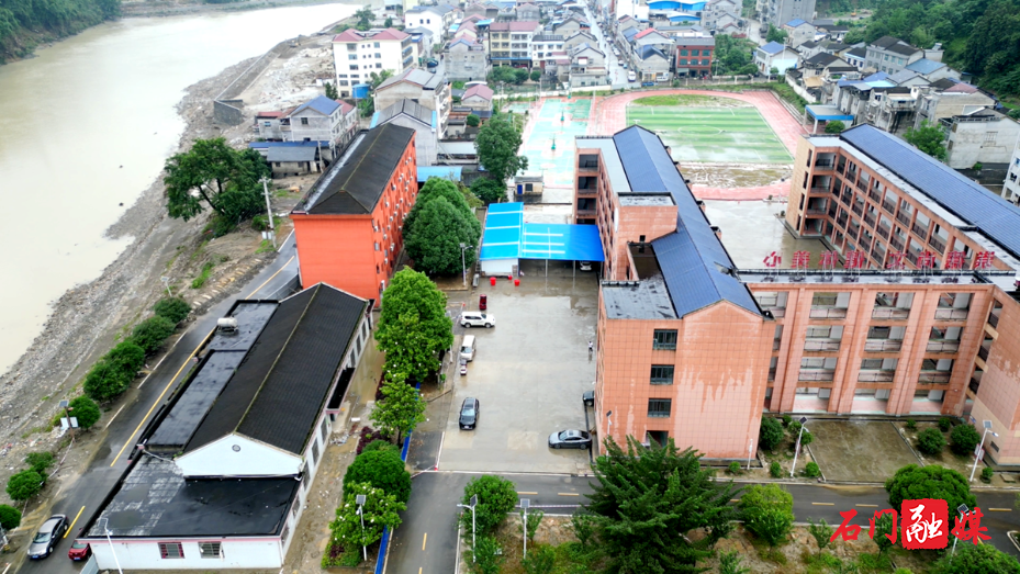 石门：吃好饭、睡好觉 一批“最需要的物资”驰援受灾校园1.png