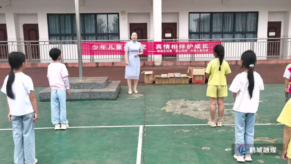 区妇联赴犁头园村开展“六一”儿童节关爱活动.mp4_000014.268.png