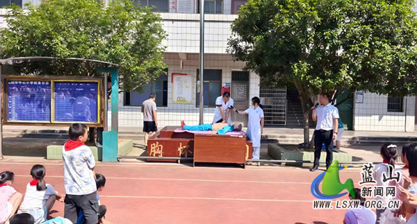 楠市中心小学开展防溺水安全演练活动.jpg 楠市中心小学开展防溺水安全演练活动.jpg