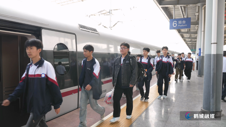 高铁研学列车.mp4_000050.723.png