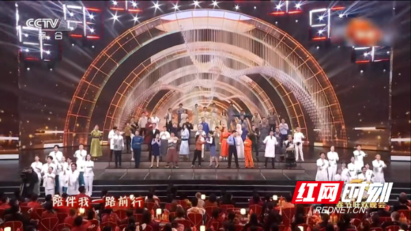 2023年央视春晚，《早安隆回》升级为《早安，阳光》，一首歌有了新表达，也被赋予了新含义。.png