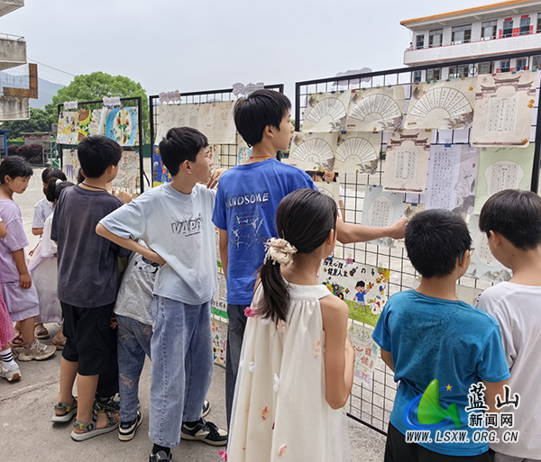总市学校开展“5·25”心理健康主题活动.jpg