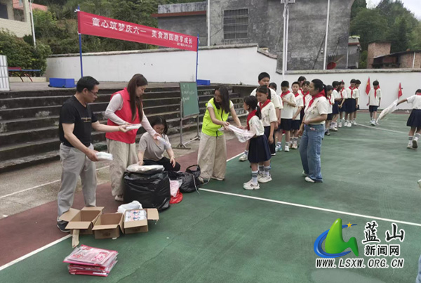 荆竹瑶族乡开展庆祝“六一”国际儿童节活动.jpg 荆竹瑶族乡开展庆祝“六一”国际儿童节活动.jpg