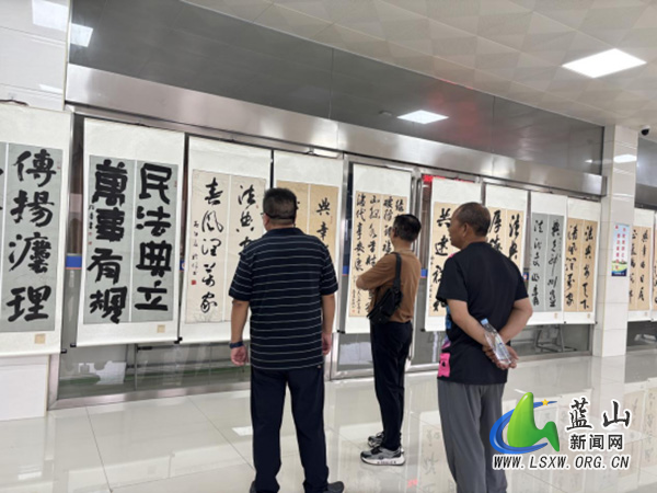 墨香润法典 法治入人心——蓝山县司法局举办“民法典宣传月”法治书法展.jpg 墨香润法典 法治入人心——蓝山县司法局举办“民法典宣传月”法治书法展.jpg