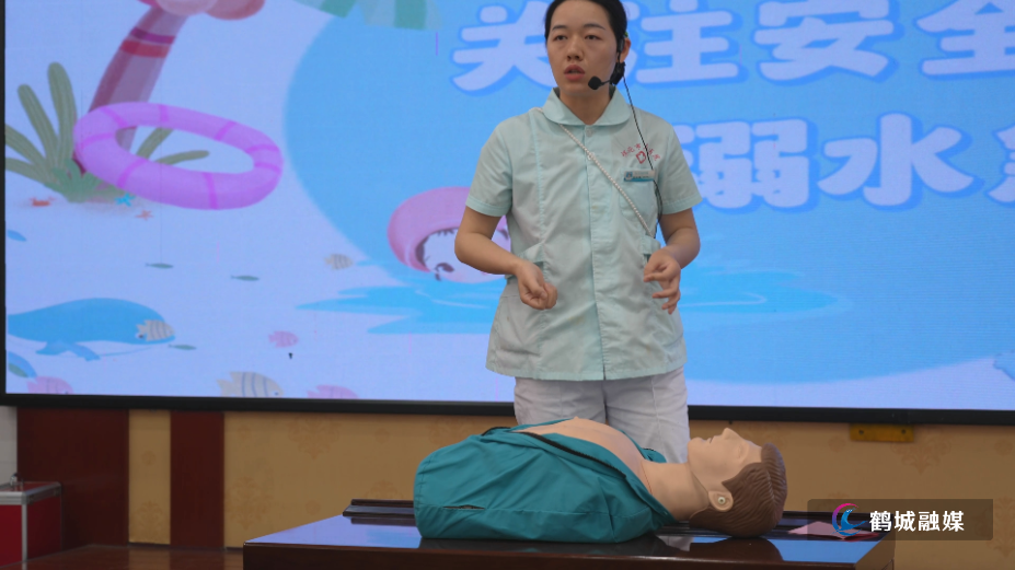 医教联动防溺水 安全义诊进校园.mp4_000045.402.png 医教联动防溺水 安全义诊进校园.mp4_000045.402.png
