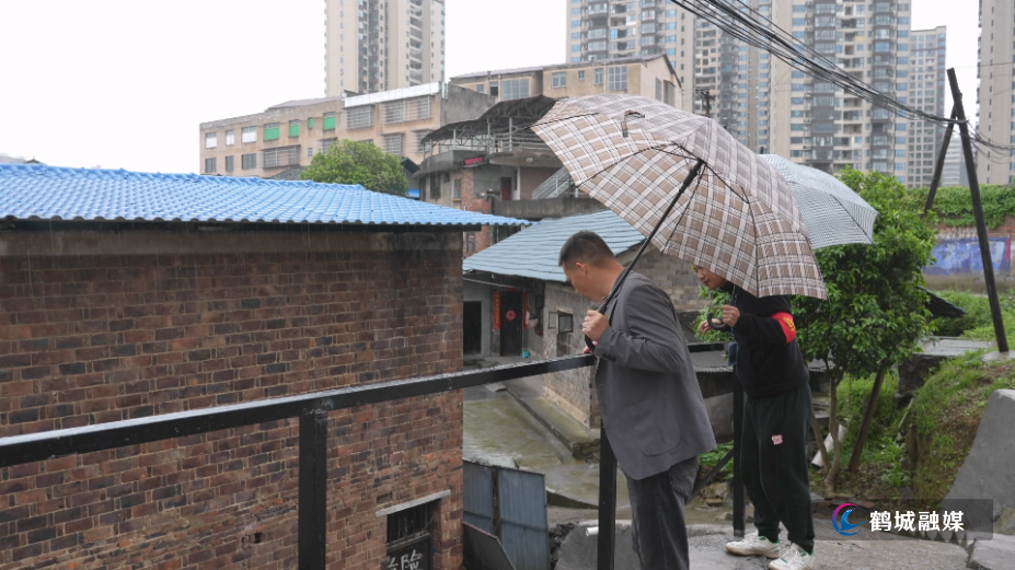 城中街道:老旧坡路改出居民安全感.mp4_000024.387.png 城中街道:老旧坡路改出居民安全感.mp4_000024.387.png