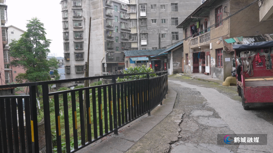 城中街道:老旧坡路改出居民安全感.mp4_000004.001.png 城中街道:老旧坡路改出居民安全感.mp4_000004.001.png