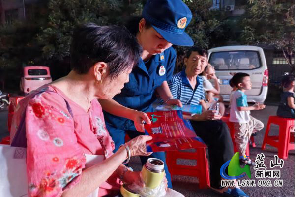 依托大排查大整治行动 蓝山消防夜校进社区筑牢安全防线.jpg