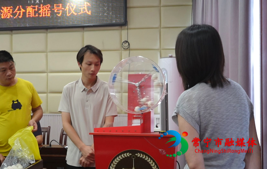 闲置公租房再分配 9户困难家庭喜获新居 (7)_看图王.jpg