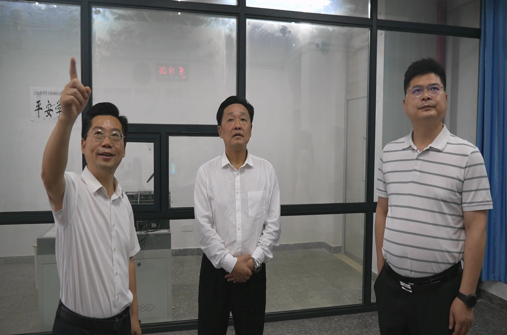 唐成、郑明明调研高考组考工作