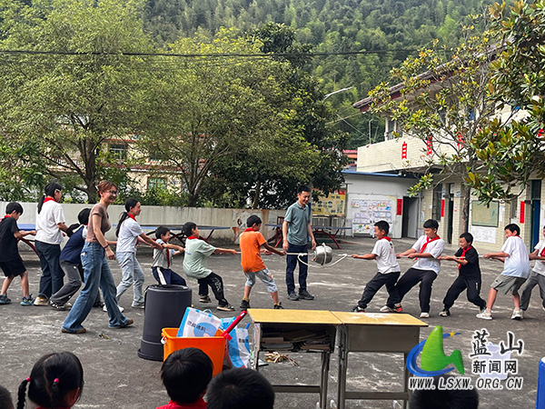 汇源瑶族乡中心小学：寻找科学真理 童心逐梦向未来.jpg