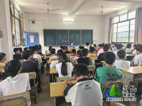 竹市学校:法治宣讲进校园 普法护航助成长.jpg 竹市学校:法治宣讲进校园 普法护航助成长.jpg