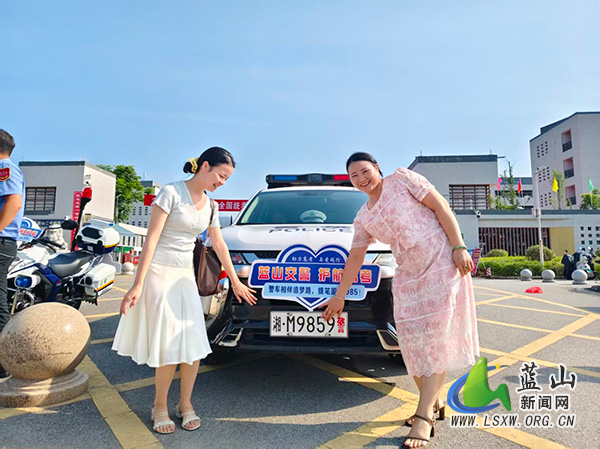 (图片新闻)蓝山:2308名考生奔赴高考考场4.jpg