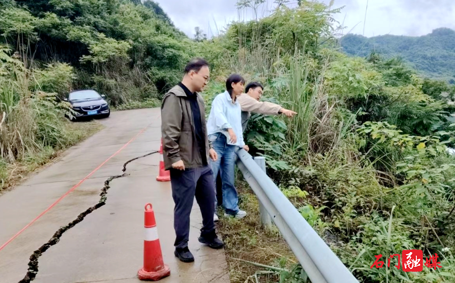 削山拓基补断点 磨市镇横铺村3公里村道1.jpg 削山拓基补断点 磨市镇横铺村3公里村道1.jpg