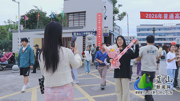 新闻特写：落笔收官辞仲夏 逐光启航赴新程1.jpg