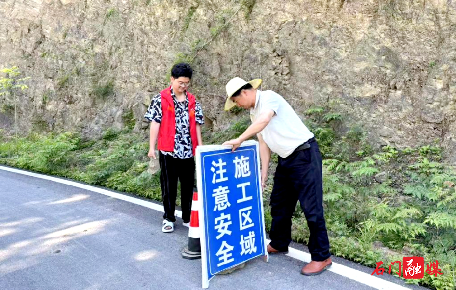 子良镇:闻“险”而动抢通途 筑牢道路安全线2.jpg 子良镇:闻“险”而动抢通途 筑牢道路安全线2.jpg