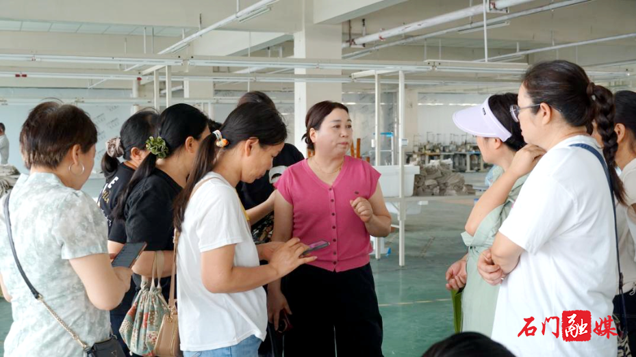 石门县裁缝培训班学员跨省与就近“双通道”就业2.jpg 石门县裁缝培训班学员跨省与就近“双通道”就业2.jpg
