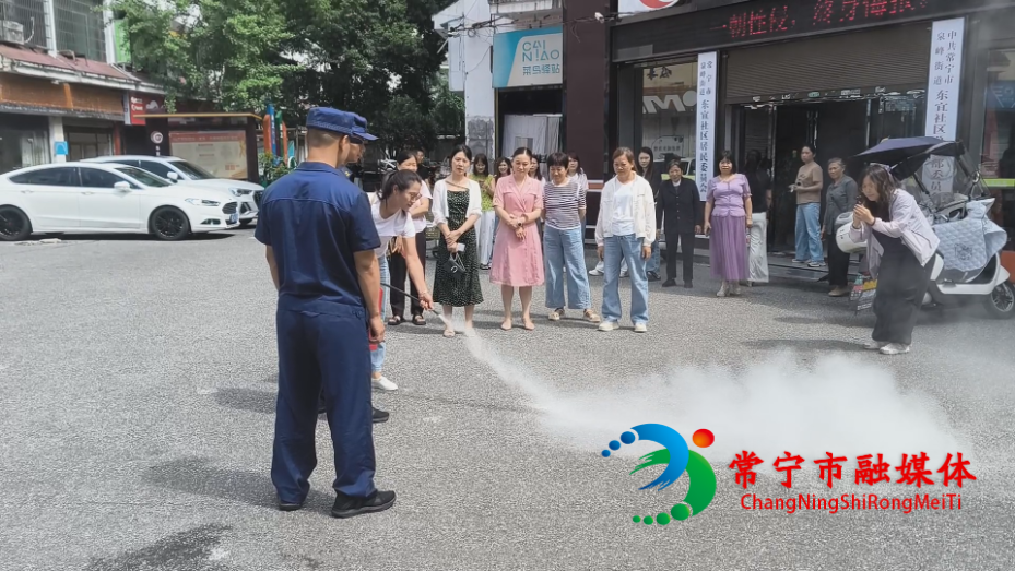妇女爱消防4.png 妇女爱消防4.png