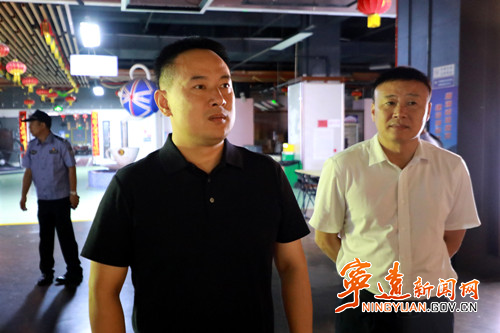林亮亮带队开展夜间安全生产突击检查_副本500.jpg 林亮亮带队开展夜间安全生产突击检查_副本500.jpg