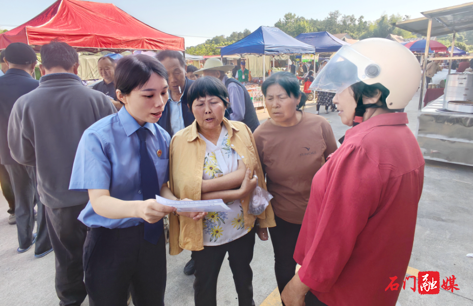 石门县人民检察院开展防范非法集资宣传活动2.jpg 石门县人民检察院开展防范非法集资宣传活动2.jpg