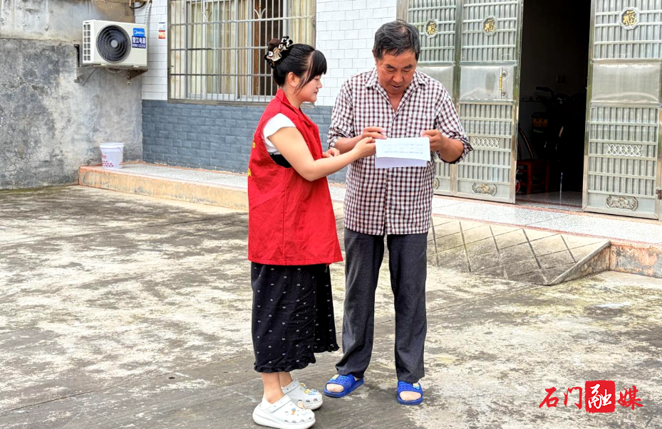 闫家溶社区开展普法宣传活动 筑牢法治社区建设根基2.jpg 闫家溶社区开展普法宣传活动 筑牢法治社区建设根基2.jpg