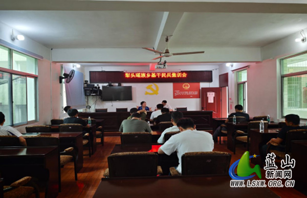 犁头瑶族乡：充分运用民兵应急队伍 基干民兵整装迎战强降雨.jpg
