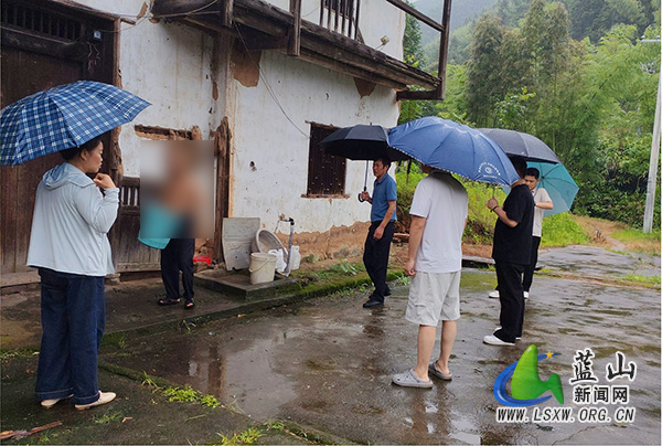 大桥瑶族乡:闻汛而动防风险 严守“四个一律”.jpg 大桥瑶族乡:闻汛而动防风险 严守“四个一律”.jpg