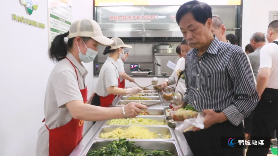 6月12日 鹤城:小食堂暖民心 “幸福餐桌”不止一餐热饭.mp4_000022.382.png 6月12日 鹤城:小食堂暖民心 “幸福餐桌”不止一餐热饭.mp4_000022.382.png